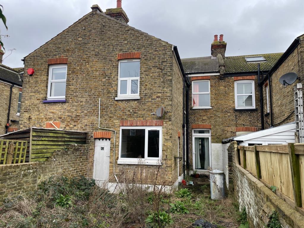Lot: 3 - THREE-BEDROOM HOUSE FOR IMPROVEMENT - Rear elevation of property